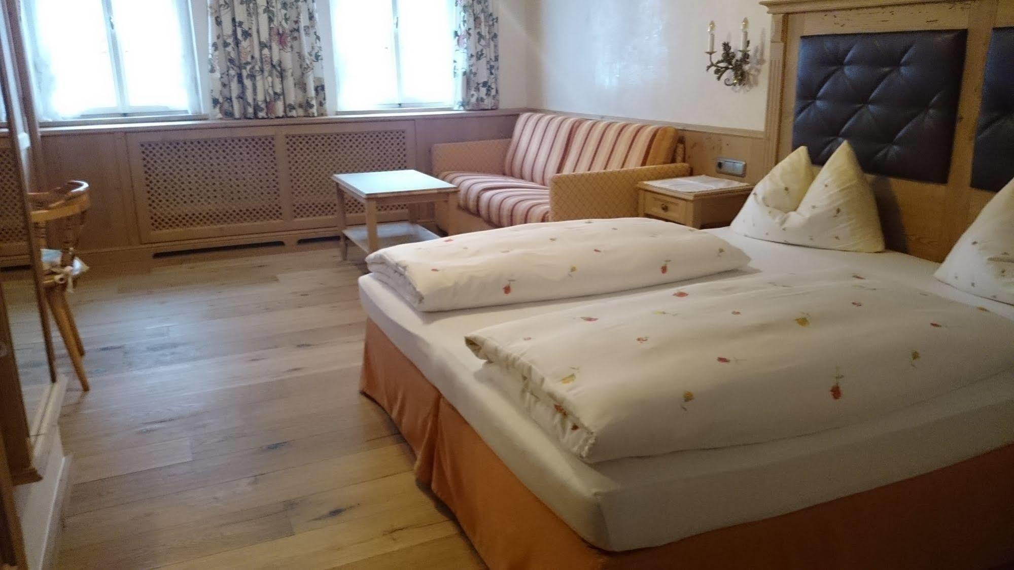 Motel Zum Schweizerbartl à Garmisch-Partenkirchen Extérieur photo